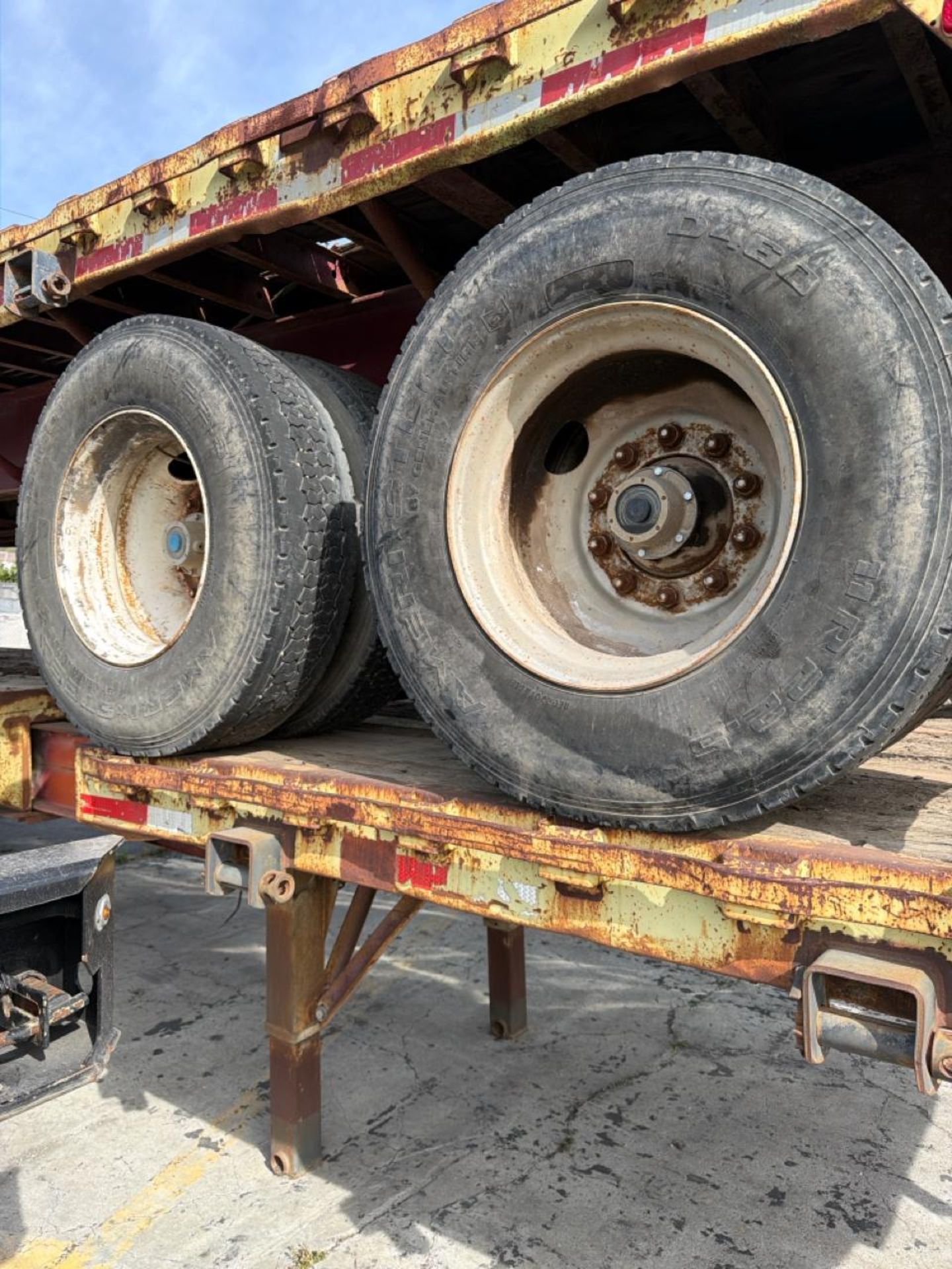(2) Transcraft 48' Flatbed Trailers - Image 4 of 12