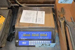 Uline Model H-1123 60-lb. Capacity Benchtop Digital Counting Scale; 9-1/2