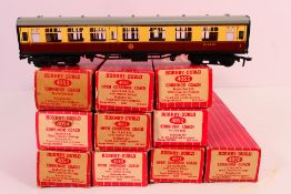 Hornby Dublo - 10 boxed OO guage passenger coaches comprising # 4050; 4051; 4052; 4053; 4054; 4055;