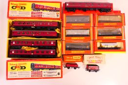 Hornby - Triang - 11 boxed items of OO g