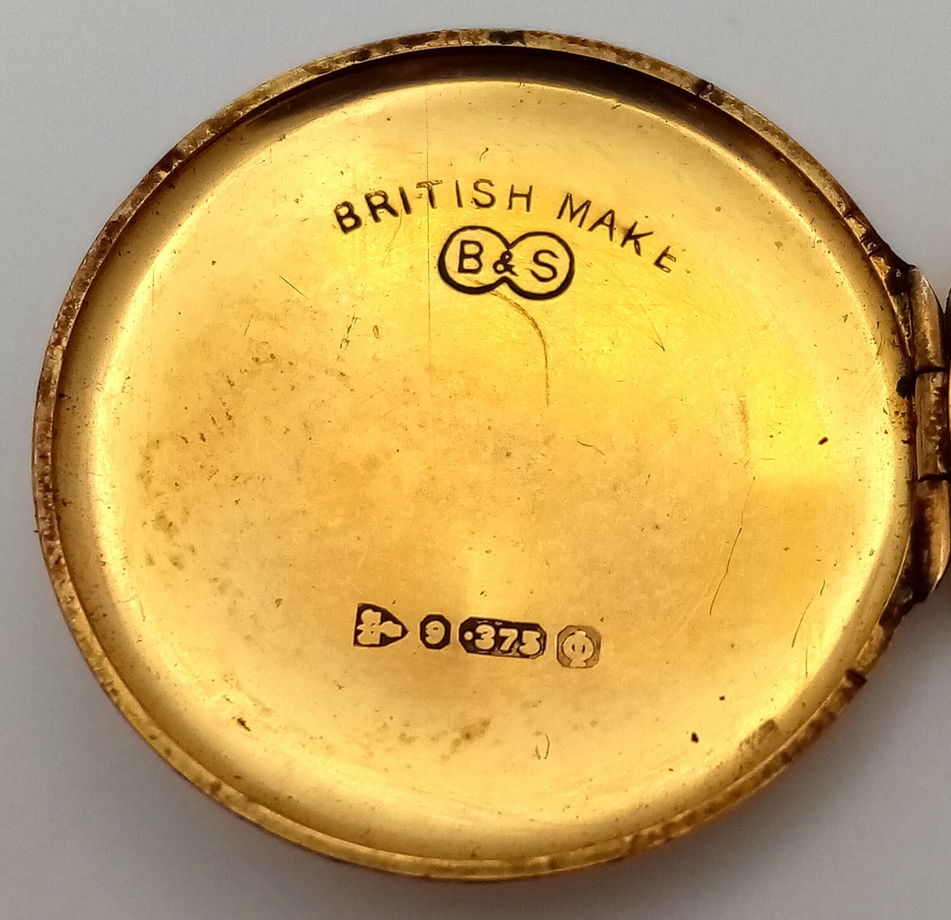 A 9K Yellow Gold Circular Locket Pendant. 2.5cm. 2.6g. - Image 8 of 8