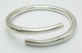 A solid 925 silver crossover design bangle. Total weight 32G. Inner length 7cm.