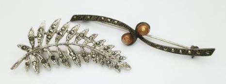 2X silver Marcasite fashion brooches. Total weight 10G. Please see photos for condition.