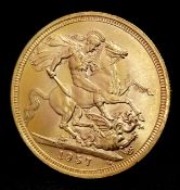 A 1957, QUEEN ELIZABETH II, FULL SOVEREIGN COIN. 22K GOLD. 10168 - 1