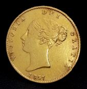 AN 1857, QUEEN VICTORIA, SHIELD BACK, REVERSE, HALF SOVEREIGN COIN. 22K GOLD. 9724 - 30