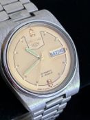 Gentleman’s Vintage SEIKO 5 AUTOMATIC WRISTWATCH. Day/Date Model 6309-8350. 21 Jewels. Finished in
