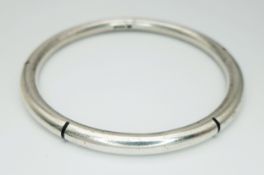 Vintage SOLID SILVER BANGLE. Full UK hallmark. 62.6 Grams. 7.5 cm Diameter. Really impressive