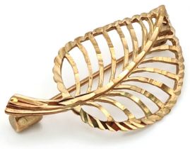 A 9K Yellow Gold Brooch in Leaf Form. 3.5cm. 3g.