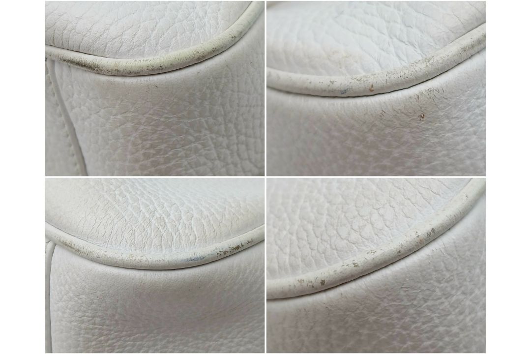 A Burberry White Leather Barrel Handbag. White grained leather exterior with silver-tone hardware, - Bild 12 aus 14