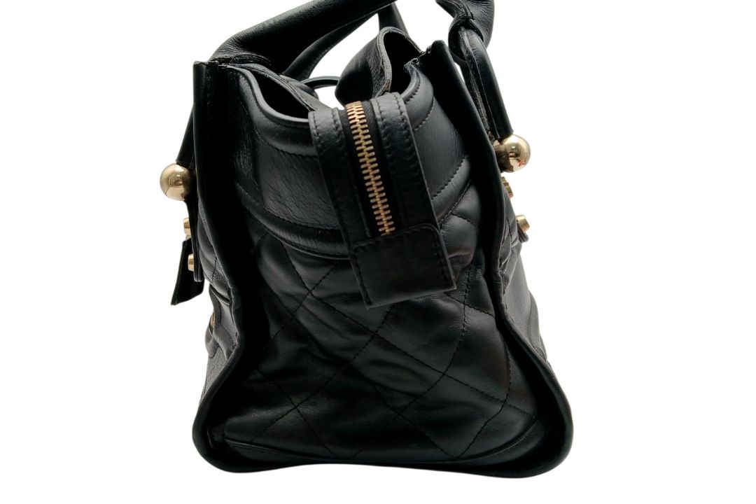 A Burberry Black Quilted Leather Manor Bag. Black leather exterior with diamond-quilted panels, - Bild 2 aus 13