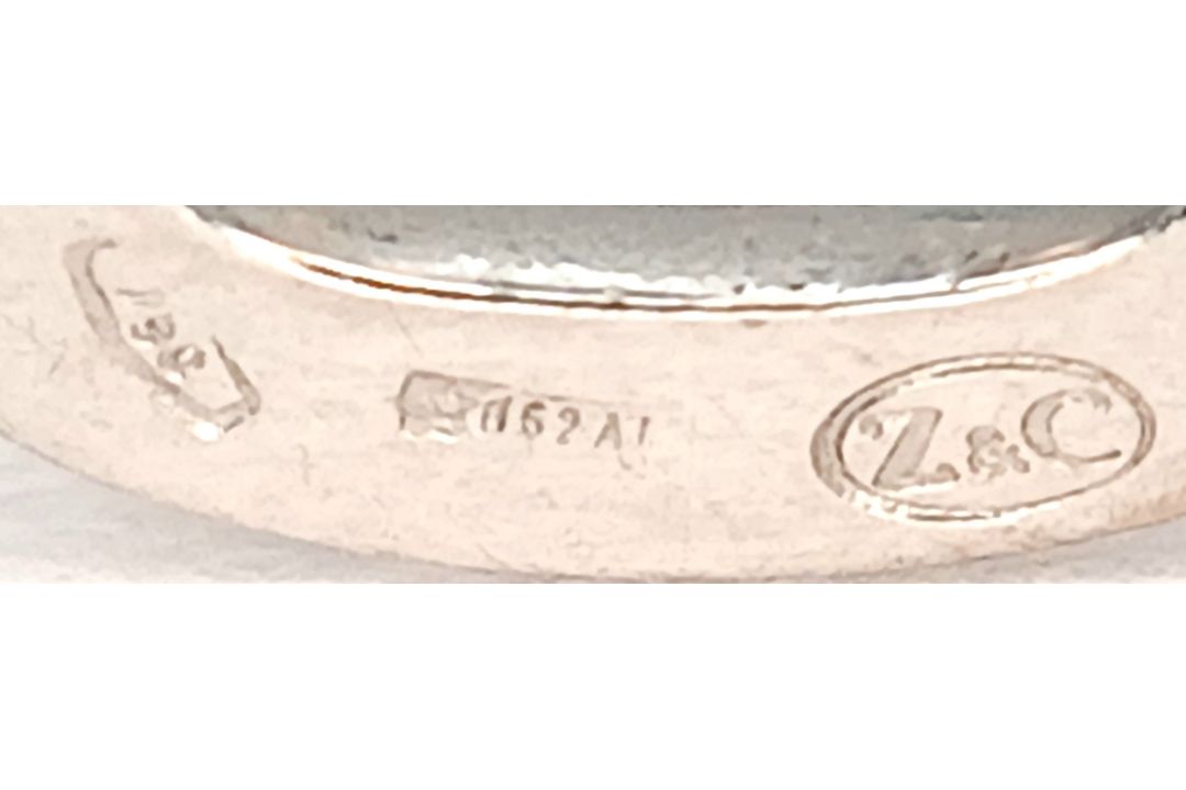 AN 18K WHITE GOLD, DIAMOND SET, INITIAL O PENDANT. 1.4G. SC 7055 - Bild 4 aus 4