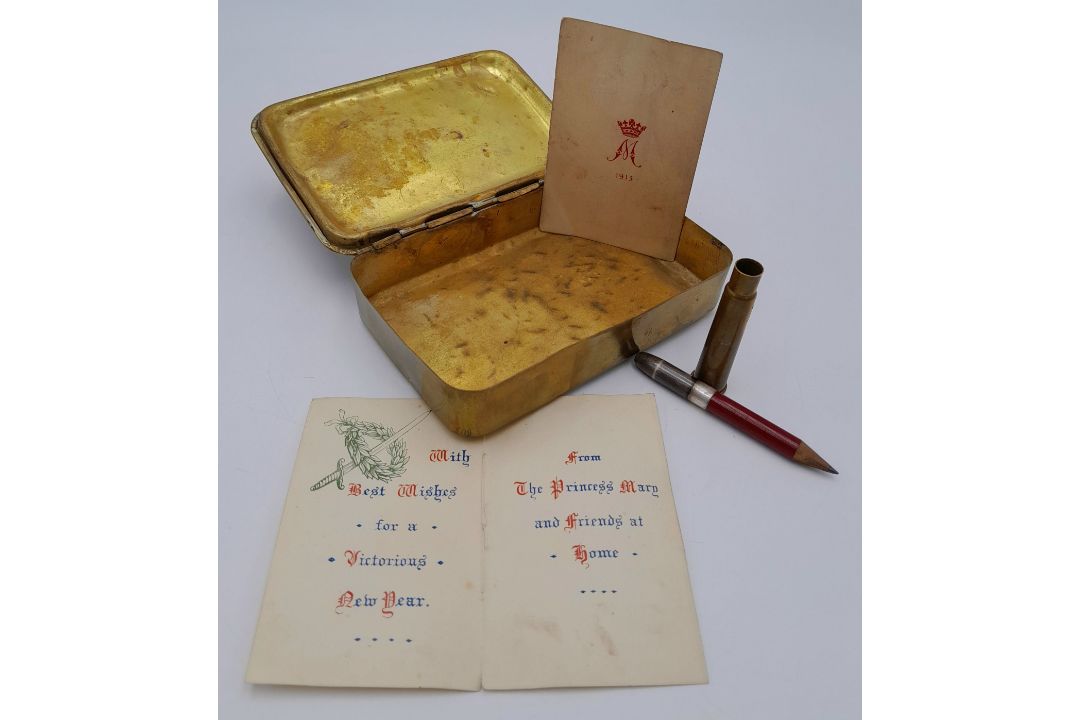 WW1 Princess Mary Tin with Bullet Pencil and Christmas Card (missing the back cover). UK Mainland - Bild 2 aus 6