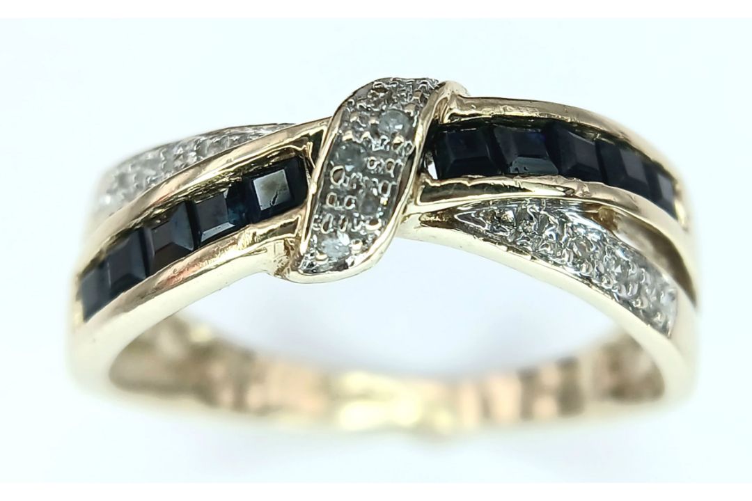 A 9K YELLOW GOLD, DIAMOND AND SAPPHIRE SET, TWIST DESIGN RING. 2.9G. SPSA 7005 - Bild 3 aus 5