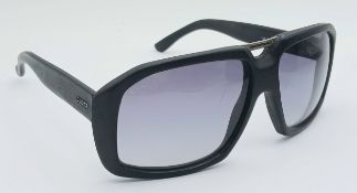 A Pair of Stylish Gucci Ladies Sunglasses. Good condition. Ref: 028839.