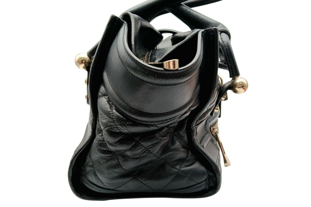 A Burberry Black Quilted Leather Manor Bag. Black leather exterior with diamond-quilted panels, - Bild 3 aus 13