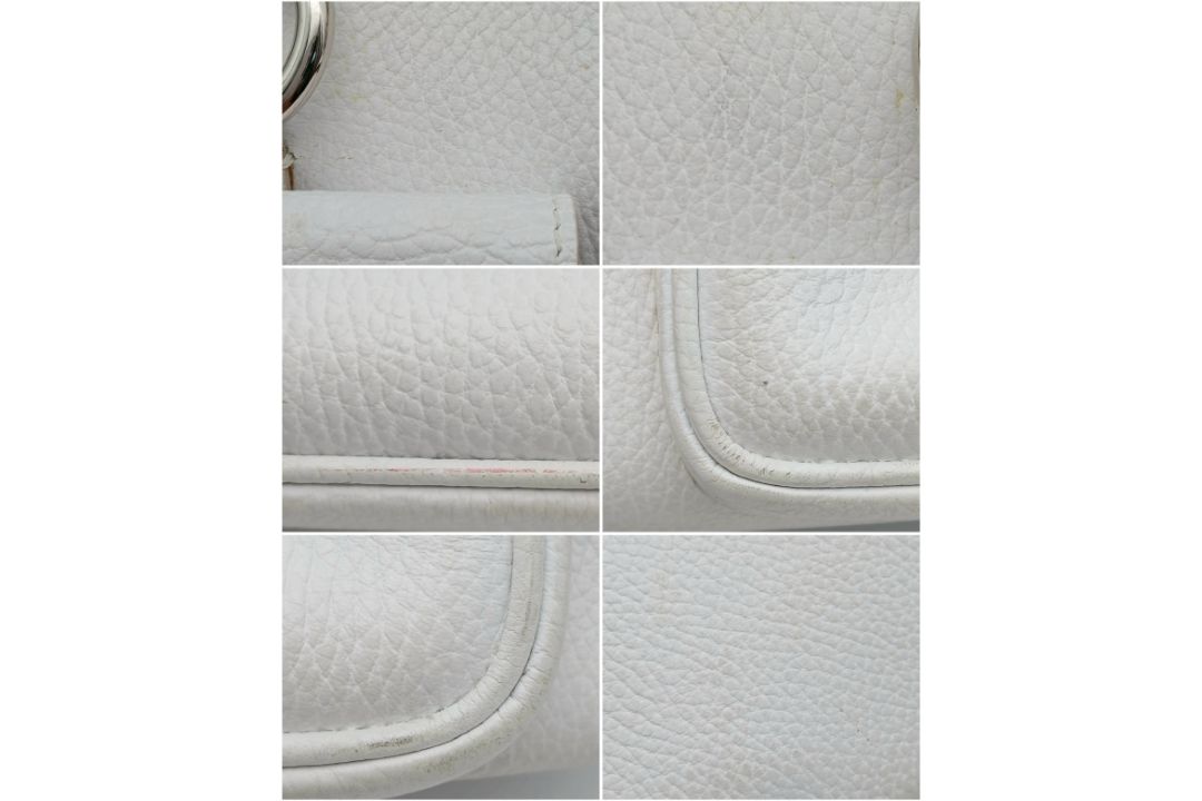 A Burberry White Leather Barrel Handbag. White grained leather exterior with silver-tone hardware, - Bild 14 aus 14