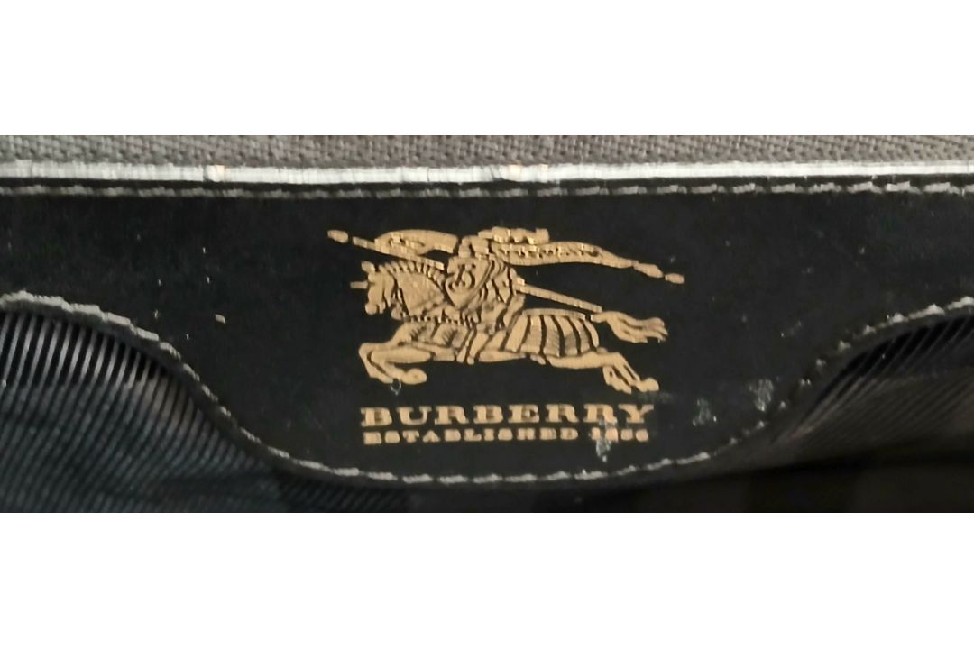 A Burberry Black Quilted Leather Manor Bag. Black leather exterior with diamond-quilted panels, - Bild 8 aus 13