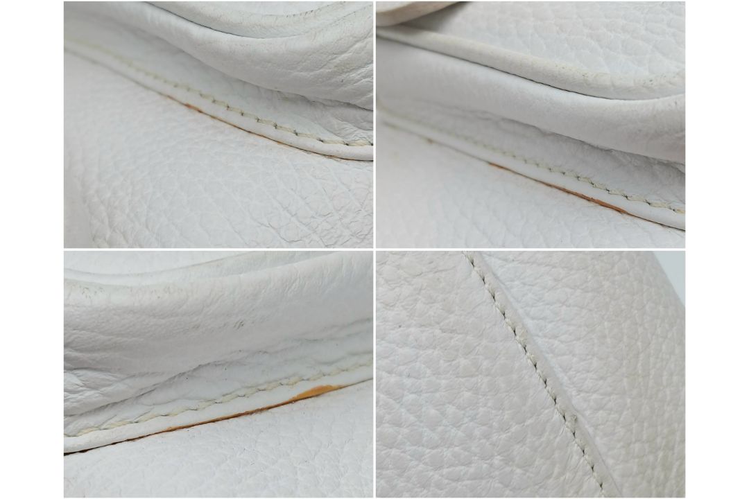 A Burberry White Leather Barrel Handbag. White grained leather exterior with silver-tone hardware, - Bild 13 aus 14