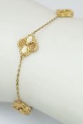 AN 18K YELLOW GOLD, CLOVER DESIGN BRACELET. 3.8G. SC 8084