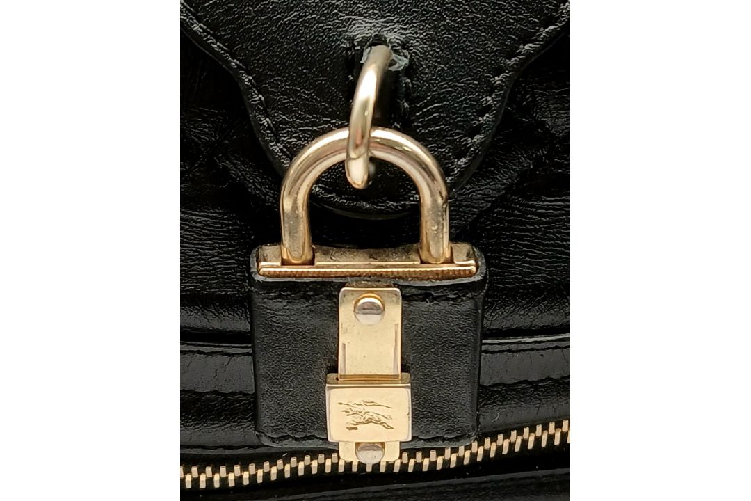 A Burberry Black Quilted Leather Manor Bag. Black leather exterior with diamond-quilted panels, - Bild 9 aus 13