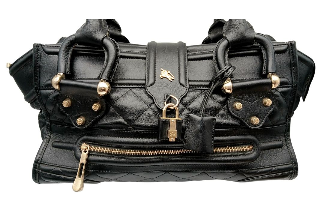 A Burberry Black Quilted Leather Manor Bag. Black leather exterior with diamond-quilted panels, - Bild 4 aus 13