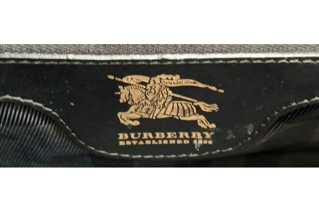 A Burberry Black Quilted Leather Manor Bag. Black leather exterior with diamond-quilted panels, - Bild 8 aus 13