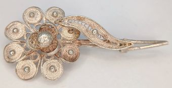 A Lovely Vintage Silver Filigree Floral Spray Brooch - 4.5cm length. The brooch has a floral and