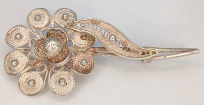 A Lovely Vintage Silver Filigree Floral Spray Brooch - 4.5cm length. The brooch has a floral and