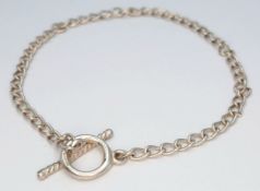 A Classic 925 Sterling Silver Chain Link Bracelet - 18cm length. The bracelet has a chain link