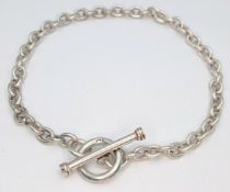 A Pretty 925 Sterling Silver Chain Link Bracelet - 17cm length. The bracelet has a chain link design