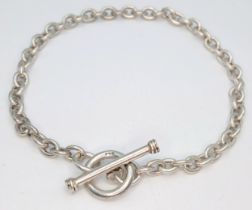 A Pretty 925 Sterling Silver Chain Link Bracelet - 17cm length. The bracelet has a chain link design
