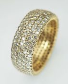 AN 18K YELLOW GOLD, 5 ROW, DIAMOND SET RING. 3.00CT DIAMOND WEIGHT. TOTAL WEIGHT 10G, SIZE R. A/S NN