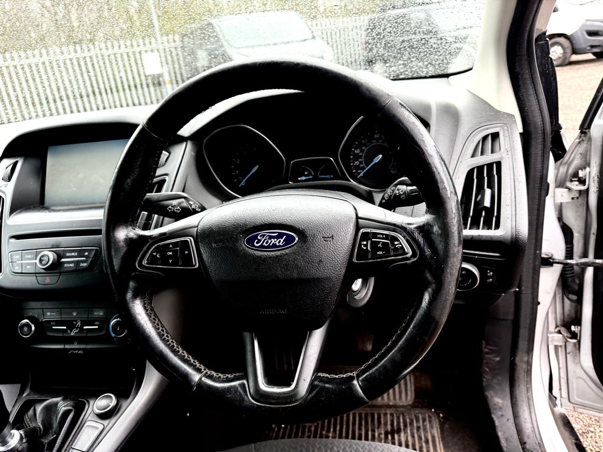 FORD FOCUS 1.0 ECOBOOST (MOT JAN 2027) T 125 2015 (65) ULEZ AND CAZ COMPLAINT £20 ROAD TAX - Image 11 of 19