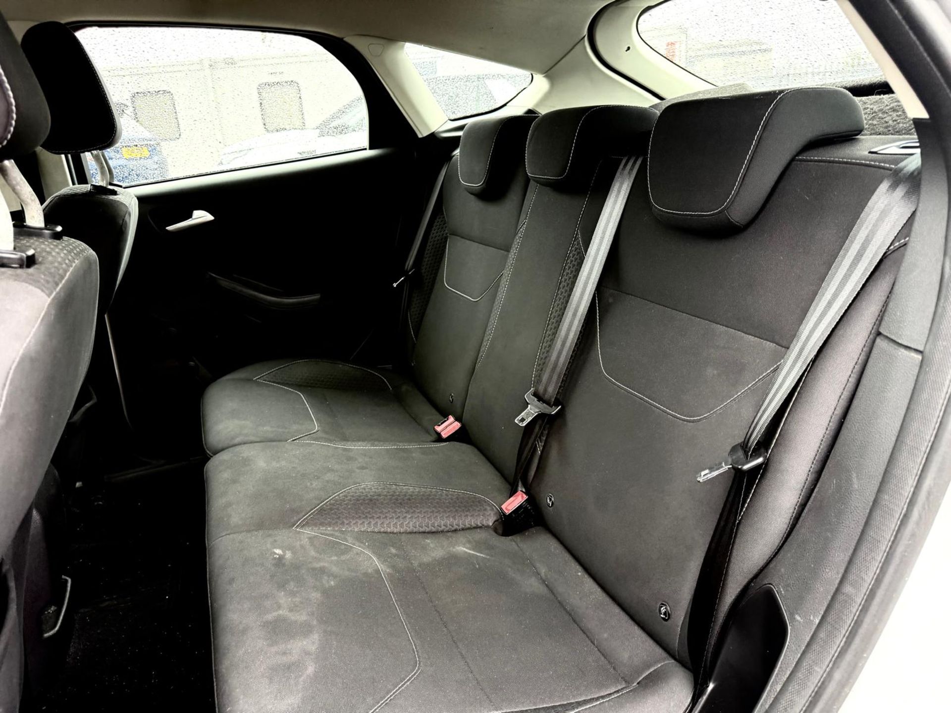 FORD FOCUS 1.0 ECOBOOST (MOT JAN 2027) T 125 2015 (65) ULEZ AND CAZ COMPLAINT £20 ROAD TAX - Image 16 of 19