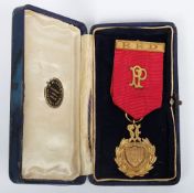 A 9ct gold Masonic Sons of England South Africa Medal, red ribbon, in box, 9ct weight 13.5g