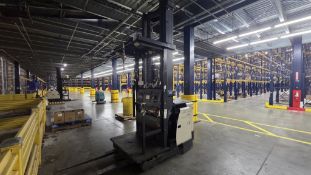 2006 Crown Narrow Aisle Stock Picker
