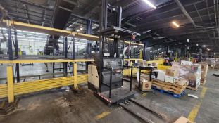 2006 Crown Narrow Aisle Stock Picker