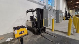 2006 Crown 4 Wheel Sit Down Forklift
