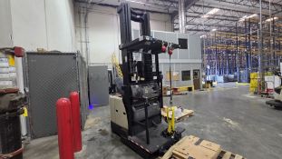 2006 Crown Narrow Aisle Stock Picker