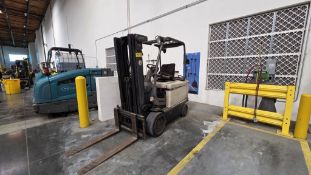 2006 Crown 4 Wheel Sit Down Forklift
