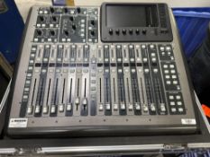 Behringer X32 Compact mixer, 40 input, 25 bus, 16 programmable Midas preams, 17 motorized faders, ch