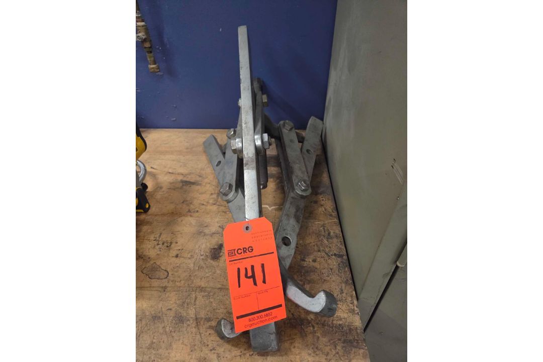 Industrial gear puller - Image 1 of 2