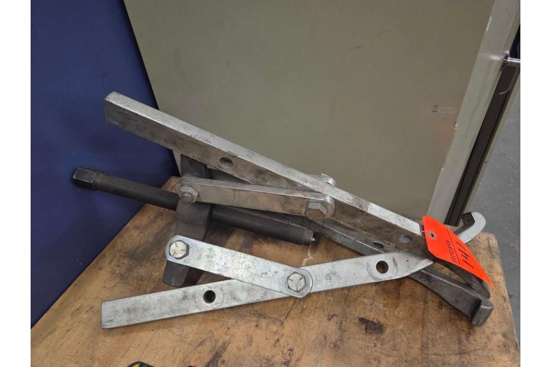 Industrial gear puller - Image 2 of 2