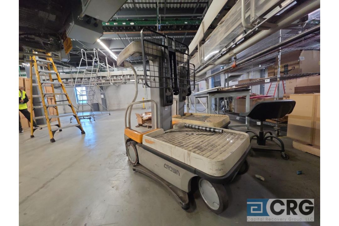 Crown WAV50-118 Electric Stand Up Boom Lift - Image 2 of 5