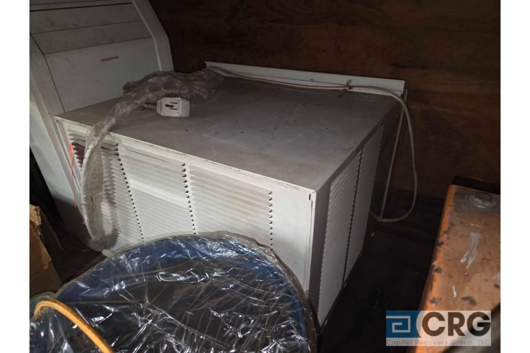 Fedders window AC unit - Image 2 of 2