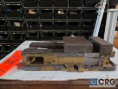 Accupro Gold 6 inch vise with handle
