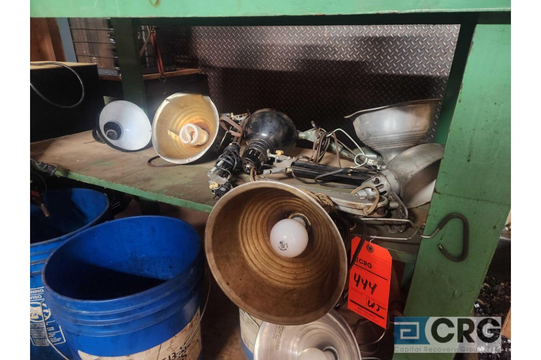 Assorted clamp-style utility reflector lights - Image 1 of 2