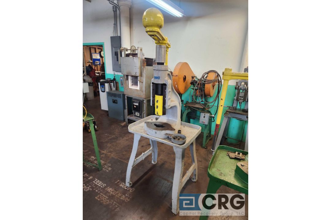 Leach stamping/forming manual screw press - Image 1 of 4
