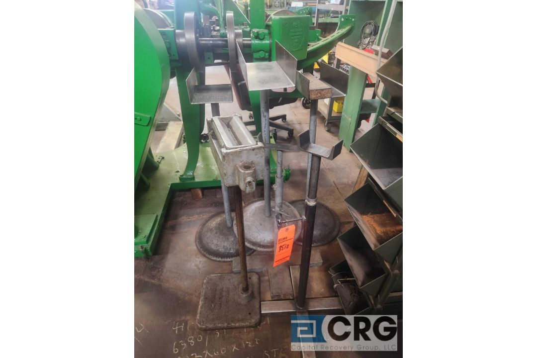 Oiler and stock feed supports - Image 1 of 3
