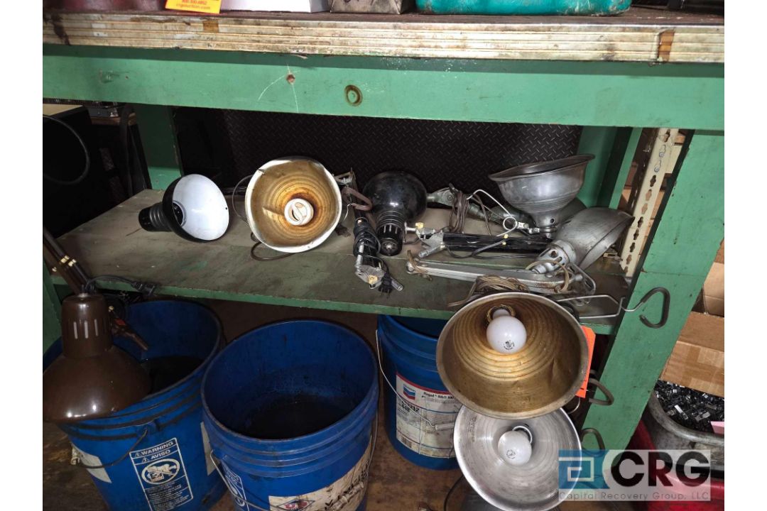 Assorted clamp-style utility reflector lights - Image 2 of 2